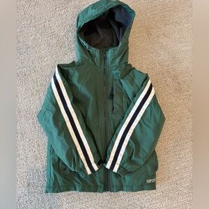 GAP JACKET IN GREAT CONDITION. Fleece lined with hat.Water resistant! Size 6/7